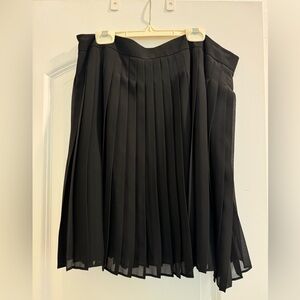 Black pleated Loft Skirt